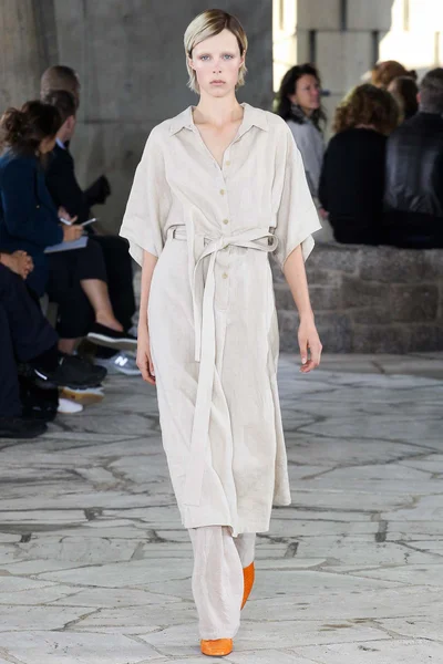 Look 28